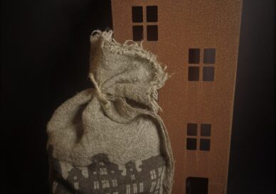 Sinterklaas zak met sint en huizen, voor een roestig windlicht huis