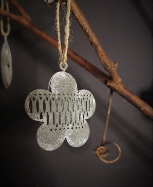 Metalen bloem hanger grijs