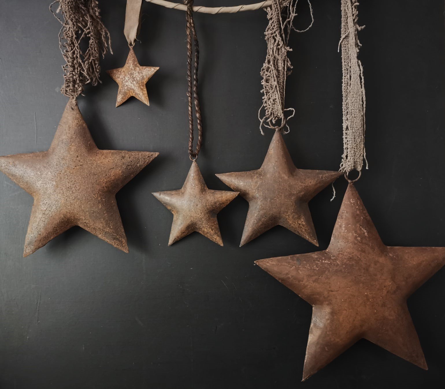 roestige-ster-aan-koord-32cm 1 Roestige hangende ster