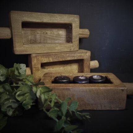 Houten bakje met twee handvaten