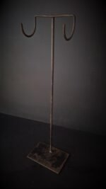 Metalen statief geschikt voor een decoratieve ketting