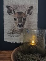 Shabby wanddoek met hertje met bubbel Windlicht steenslag in houten schaal