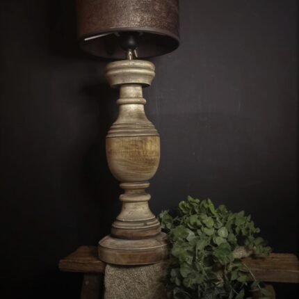 Bruine houten tafellamp