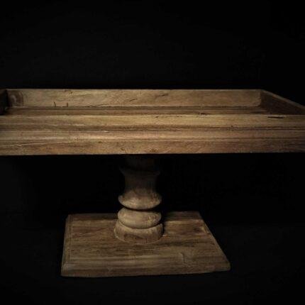Houten plateau op voet