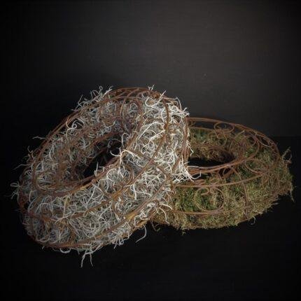 krans met mos of tillandsia decoratie