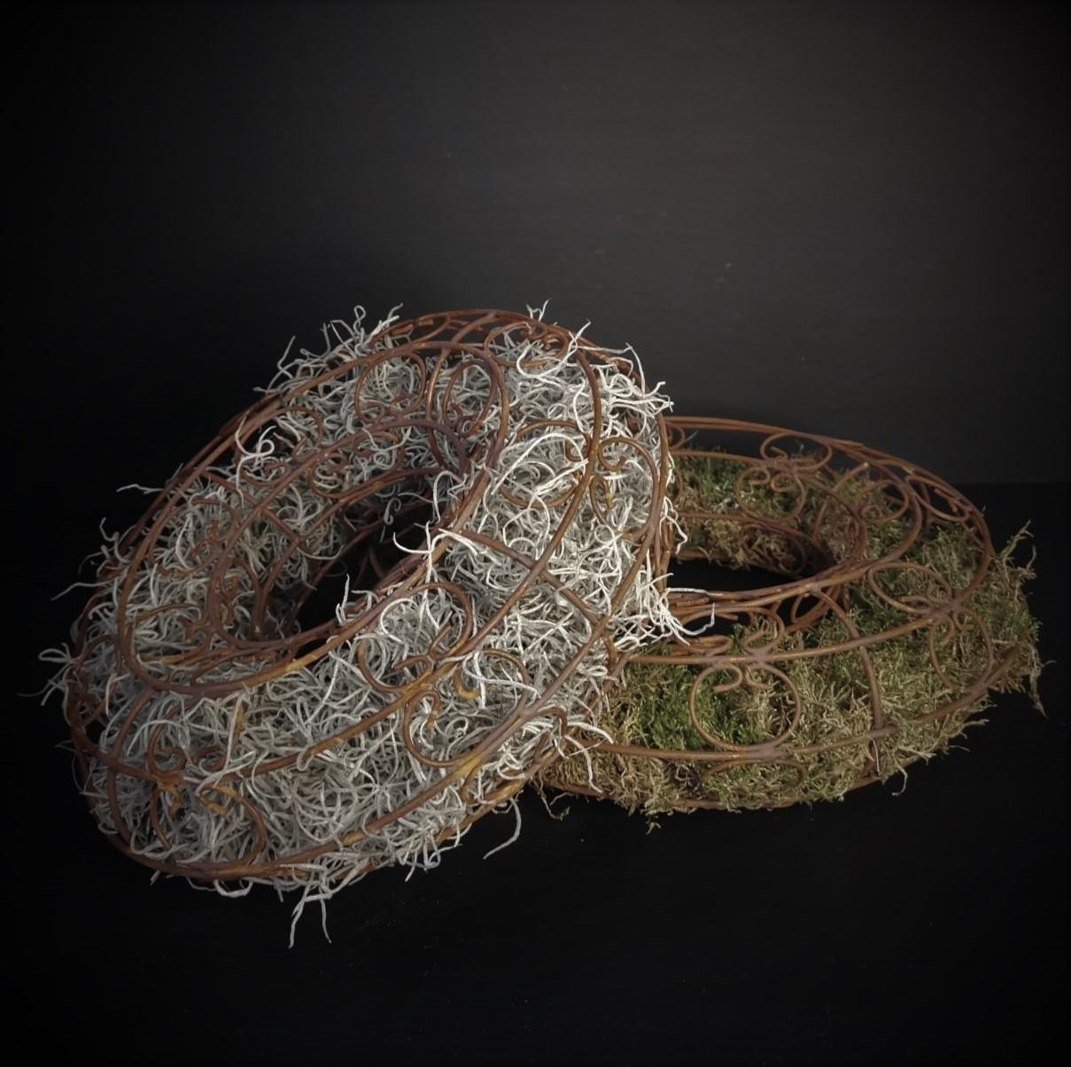 ijzeren-krans-30 2 krans met mos of tillandsia decoratie