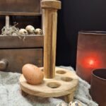 Rond houten eierrek voor 6 eieren in landelijke stijl