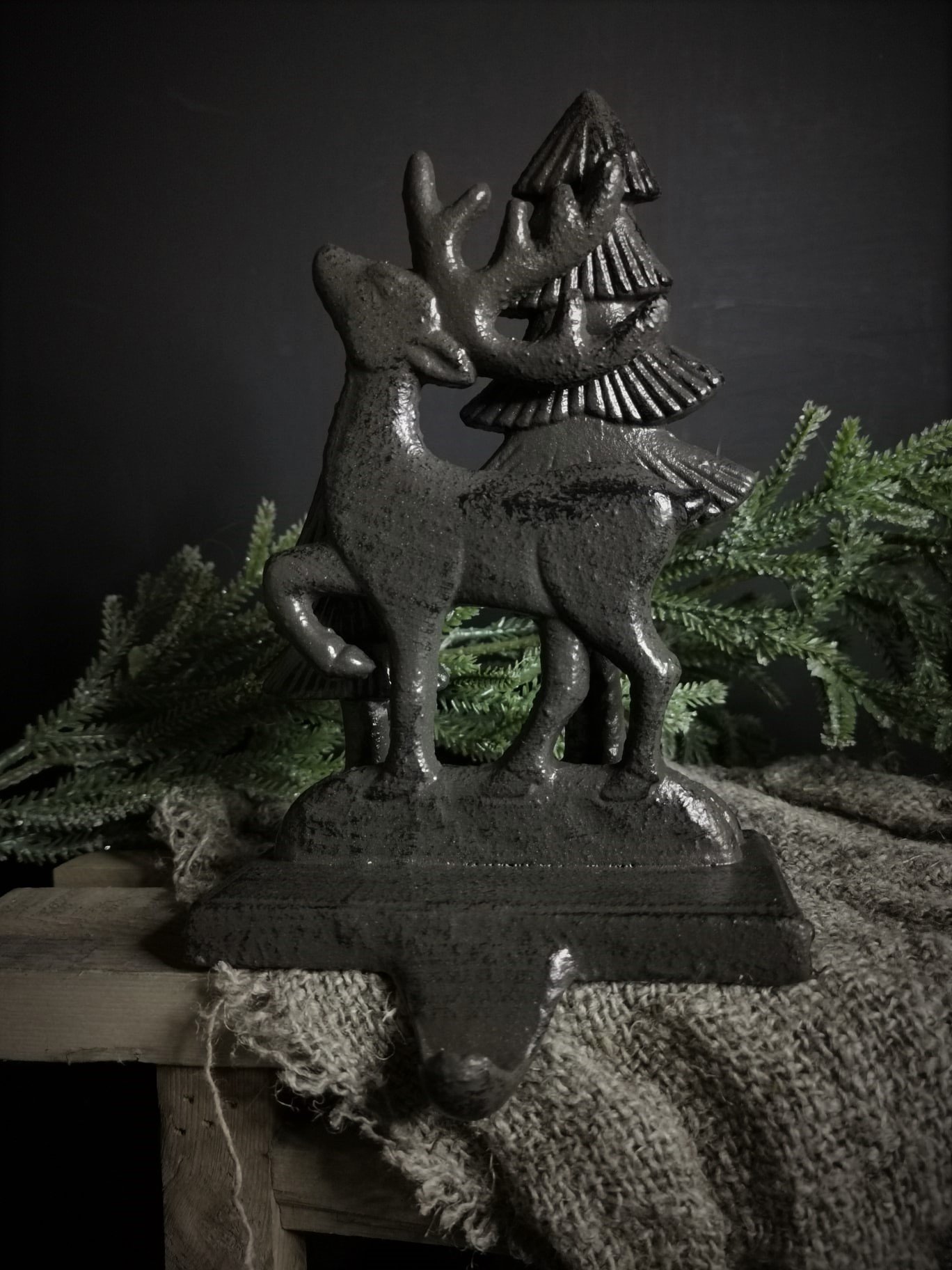 kranshouder-gietijzer-hert 1 Kranshanger met hert