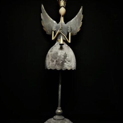 Metalen engel met fluit