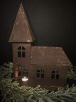 Roestige metalen kerk xl