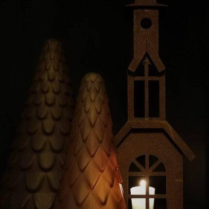 Roestige metalen kerktoren foto 2
