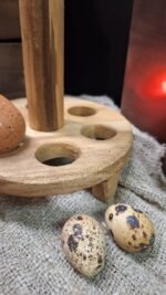 Houten eierhouder als landelijke decoratie