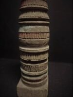 Oude houten kandelaar