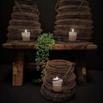 Opgevouwen en open vouwlantaarn naast elkaar – landelijke decoratie