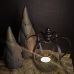 Zwarte kroon van metaal met afmeting 16x14,5cm – landelijke stijl