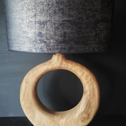 ronde houten tafellamp met velvetkap