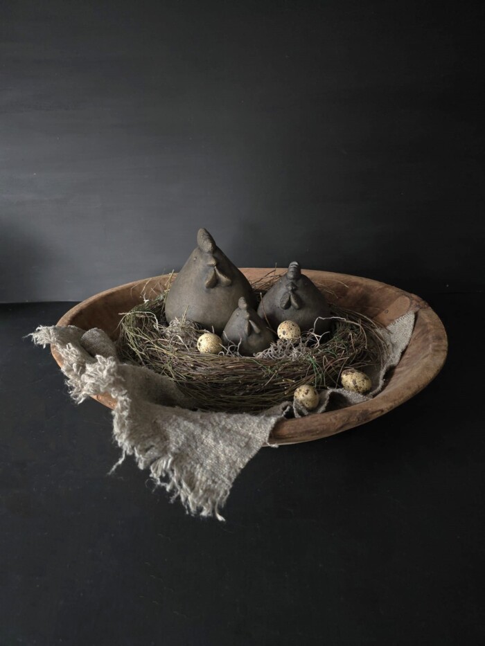 Brynxz kip set van 3 met een Salim nest in een houten schaal