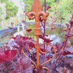 Metalen tuinsteker met ornament