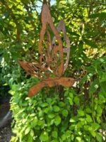Roestige boomhangers foto 2