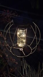 Landelijke solar priklamp met glazen pot en draadverlichting – buitenverlichting rond