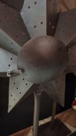 Metalen ster op standaard