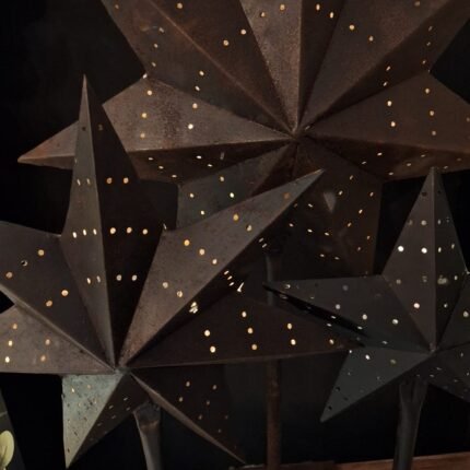 Metalen ster op standaard
