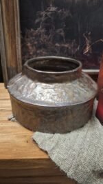 Rustieke decoratieve pot met metal look voor landelijke styling