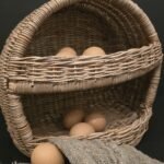 Rattan keukenmand in landelijke stijl