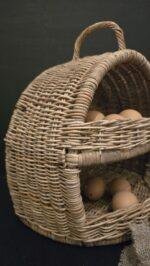 Rattan keukenmand in landelijke stijl