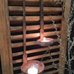 roestige lepel aan louvre luik landelijke stijl