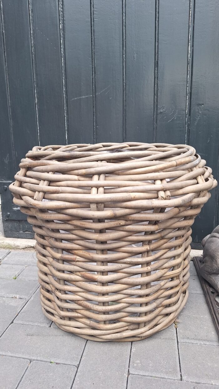 Natuurlijke ronde mand geschikt voor binnen en buiten