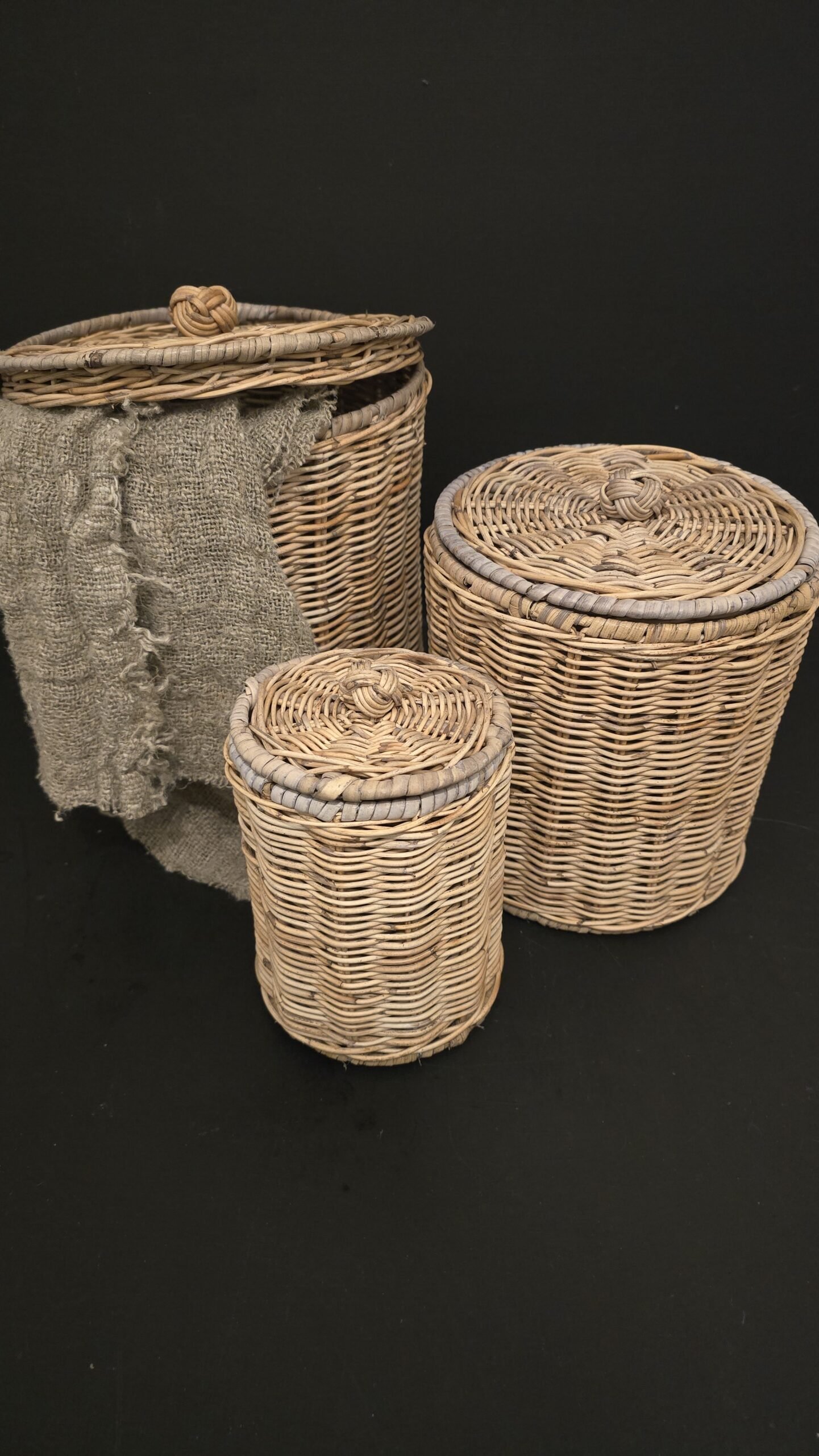 ronde-rattan-opbergmanden 1 Ronde Rattan Opbergmanden - Afbeelding 1