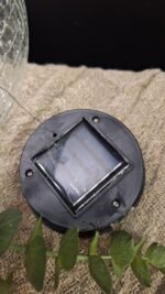Zonnepaneel onderzijde van solar tuinlamp