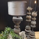 Grijze houten balusterlamp