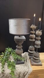 Grijze houten balusterlamp