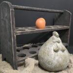 Grijs houten eierrekje voor 24 eieren