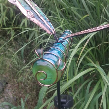 solar tuinverlichting met libelle in landelijke stijl