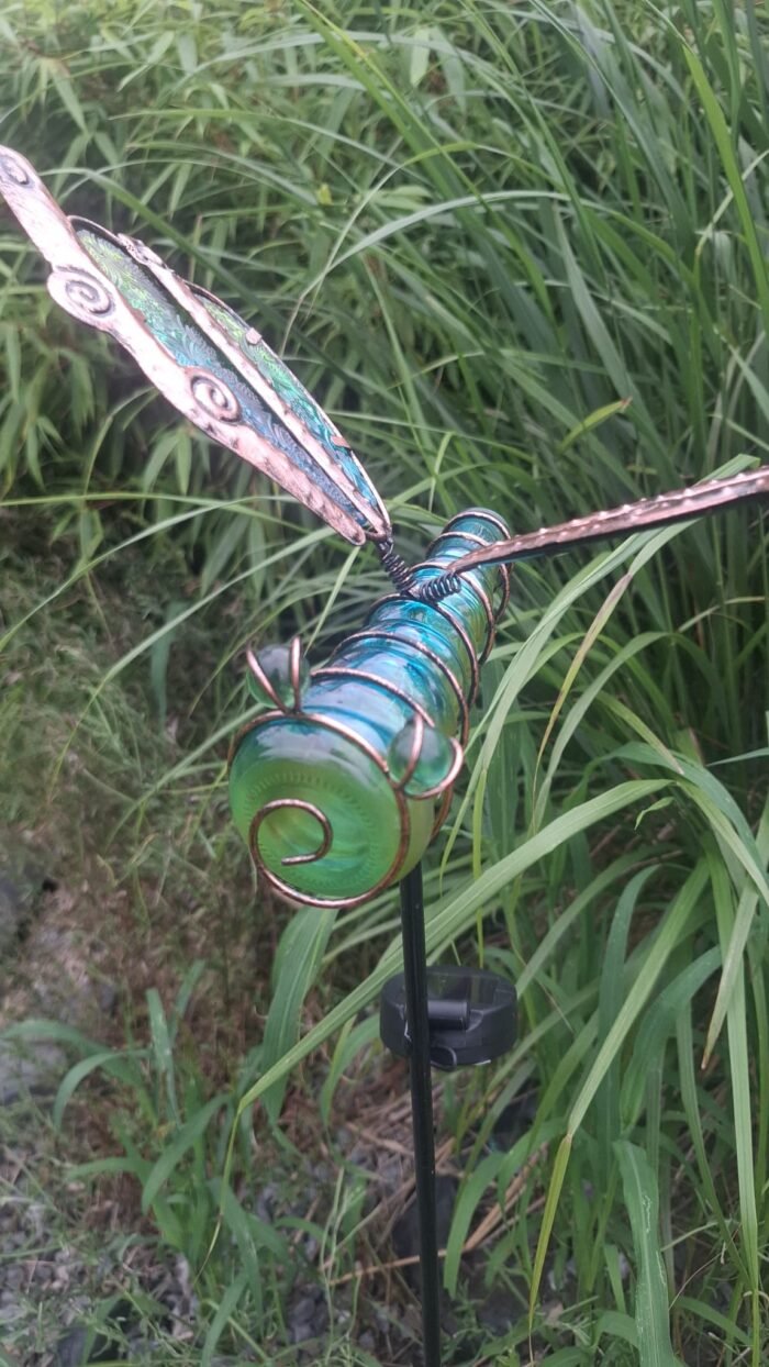 solar tuinverlichting met libelle in landelijke stijl