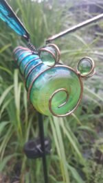 decoratieve libelle op zonne-energie voor de tuin