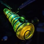 Solar libelle op stok – kleurrijke tuindecoratie