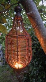 Roestige kooi hanger met hout foto 2