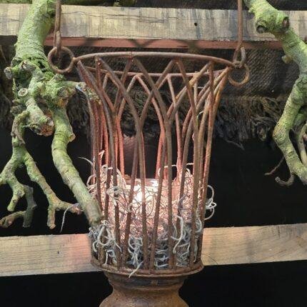 Roestige theelicht hanger foto 2