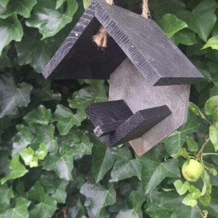Vogel Pindakaashuisje Zwart Hout – Landelijke Tuindecoratie