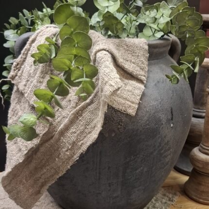 rustieke grijze pot met handgrepen