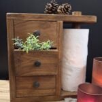 Landelijke houten keukenrolhouder met drie lades