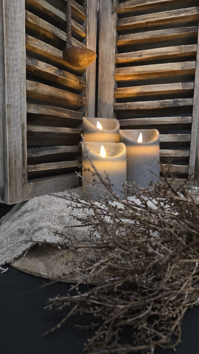 Old Grey LED Kaars met Vlameffect