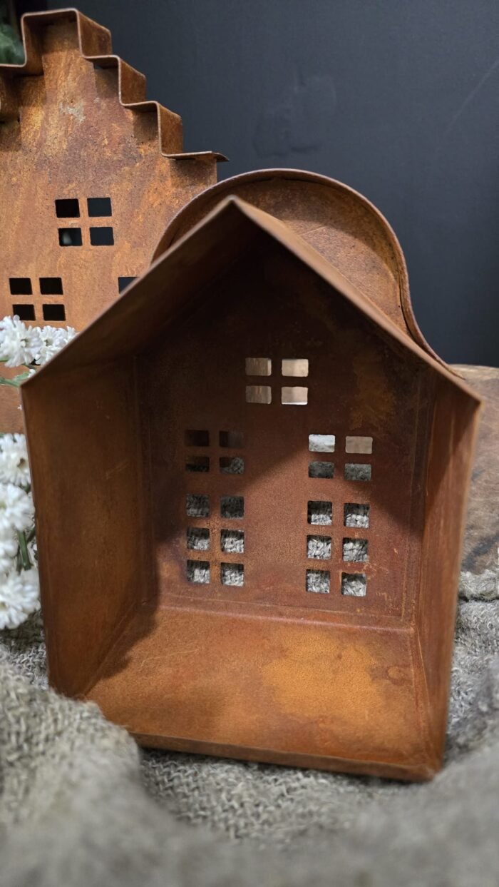 Roestig gevelhuis M