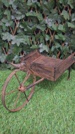 Metalen kruiwagen