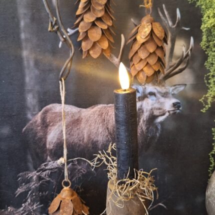 Roestige metalen dennenappels van 8, 10 en 12 cm met ophanglus – landelijke decoratie-sfeer
