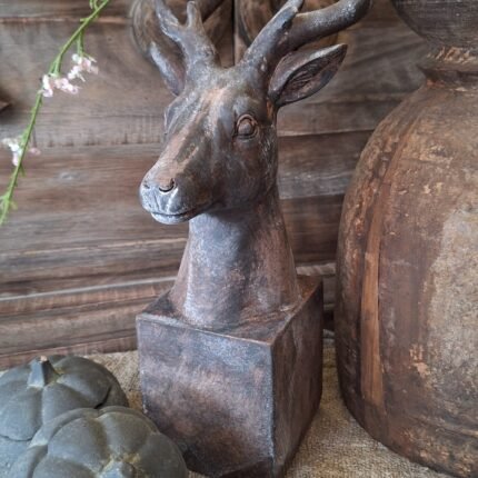 Hertbeeld sober wonen stijl – steenlook bruin